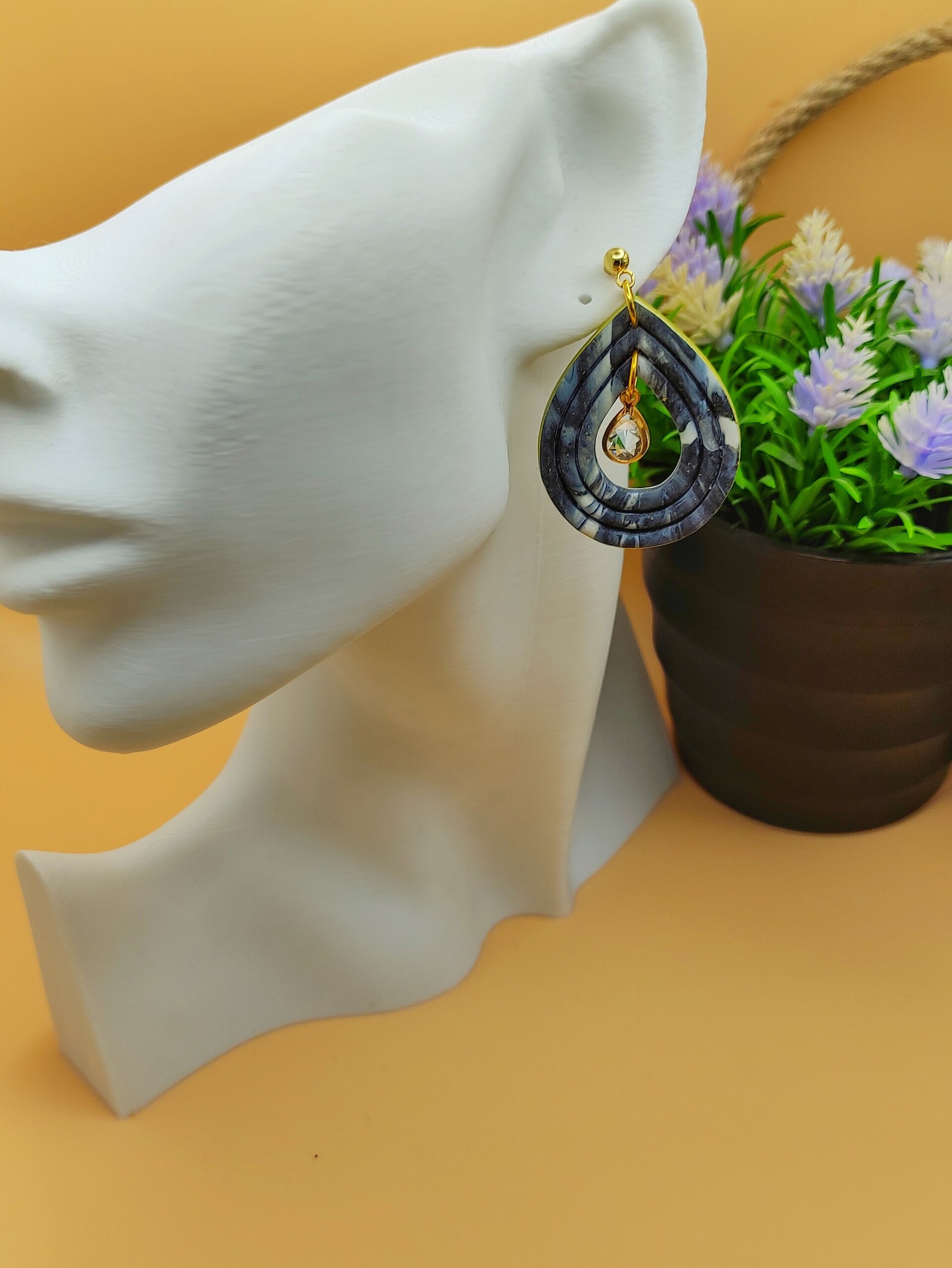 Pendientes Lágrima Nocturna Dorada - 2